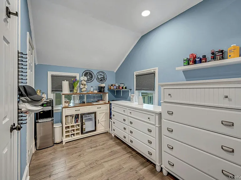 32 Glendale Ave — Photo 10