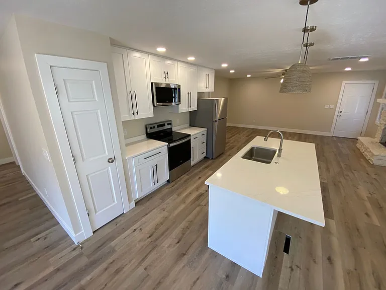 3700 E Cherry St — Photo 16