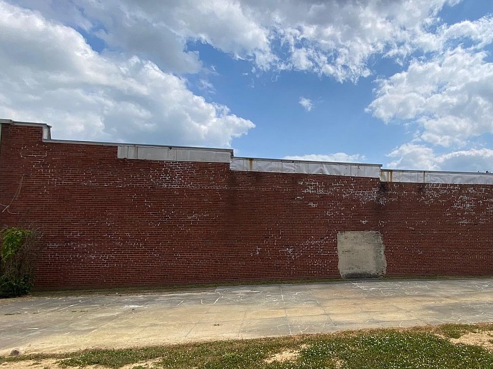 2nd image of 108 N Main St