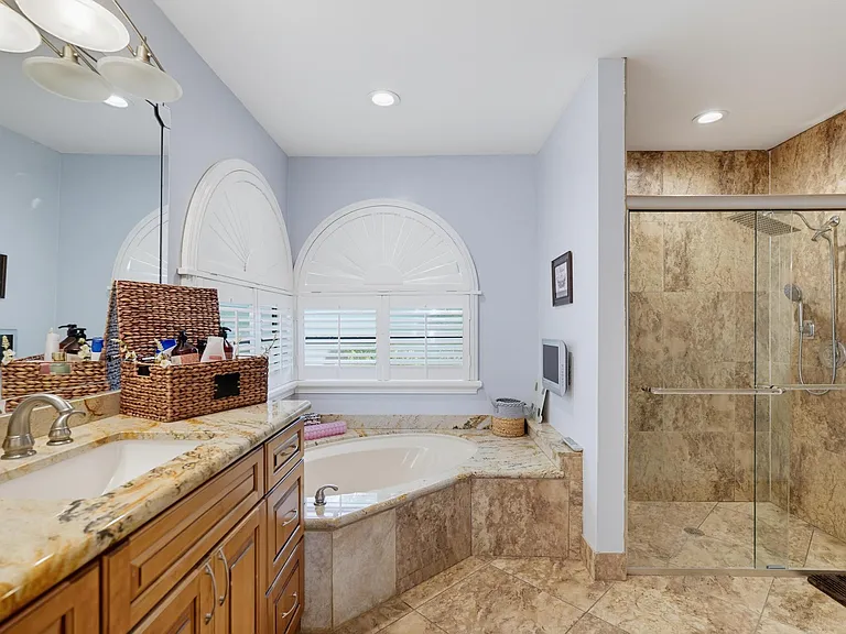 1619 Wiltshire Village Dr — Photo 17