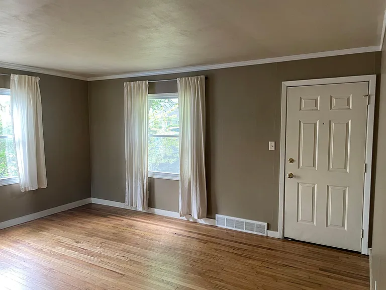 2818 Myrtle St — Photo 8