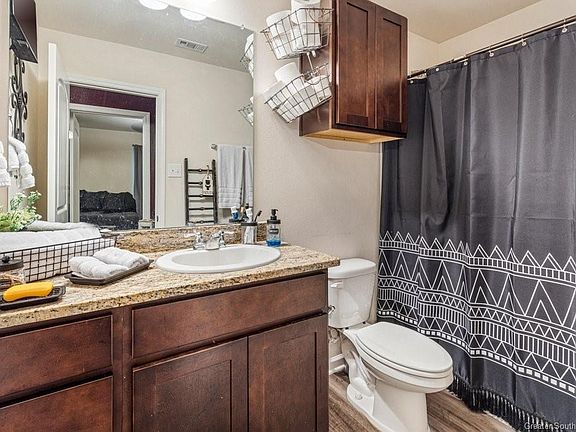 5th image of 1048 N Berryvine Ln