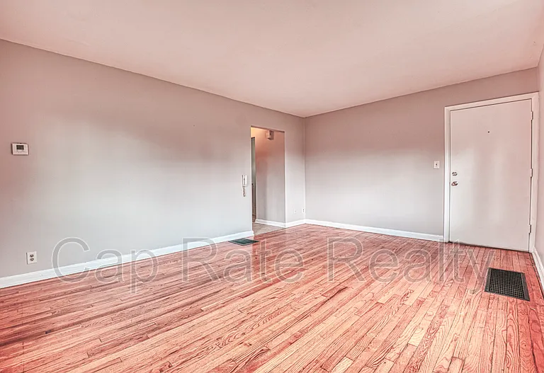 81 N Hampton Rd #B — Photo 4