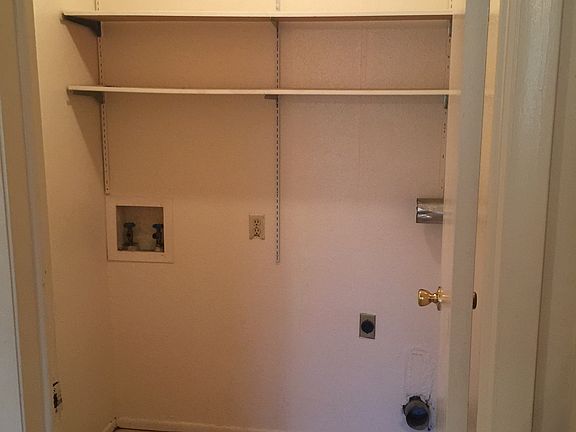 4th image of 1005 E Avenue O