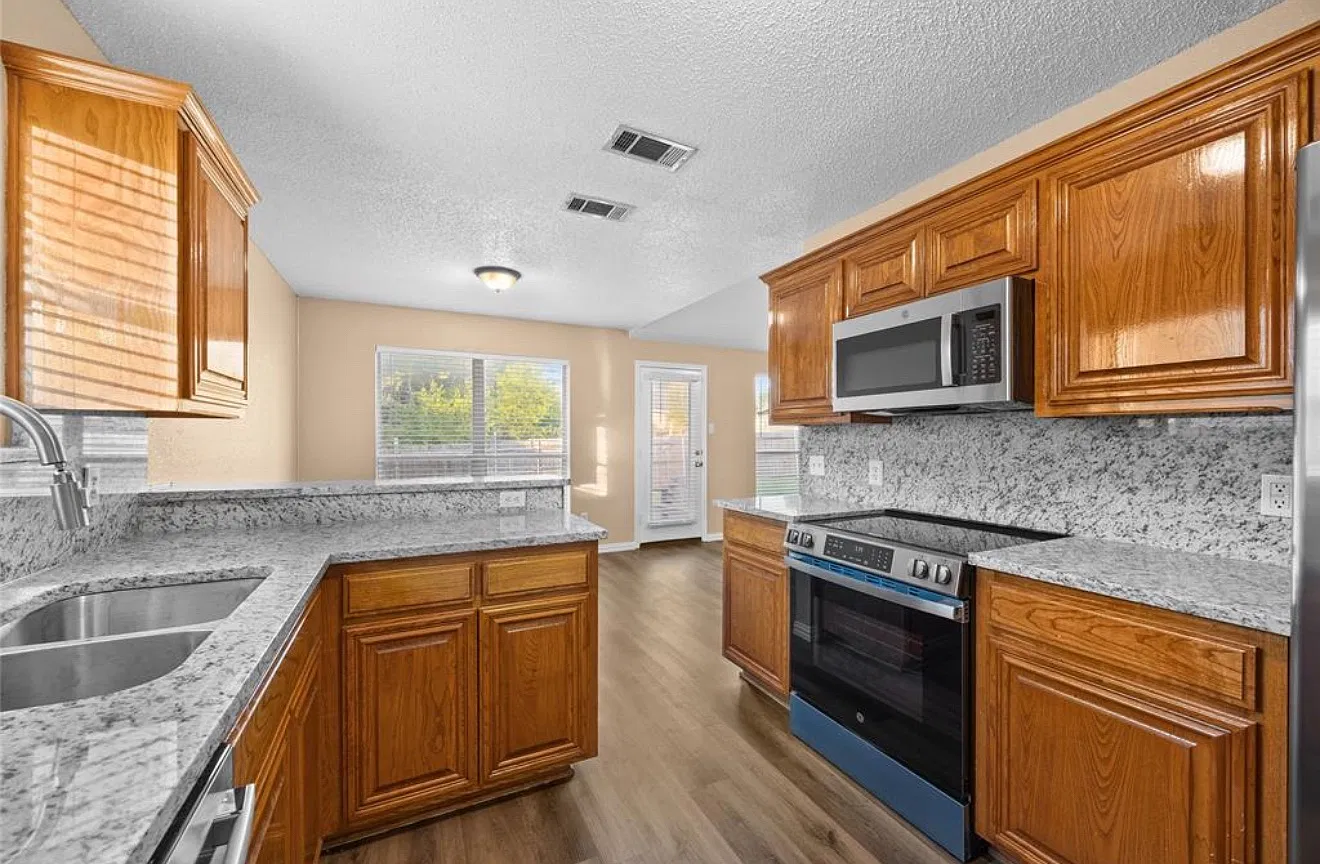 1814 Cancun Dr — Photo 4