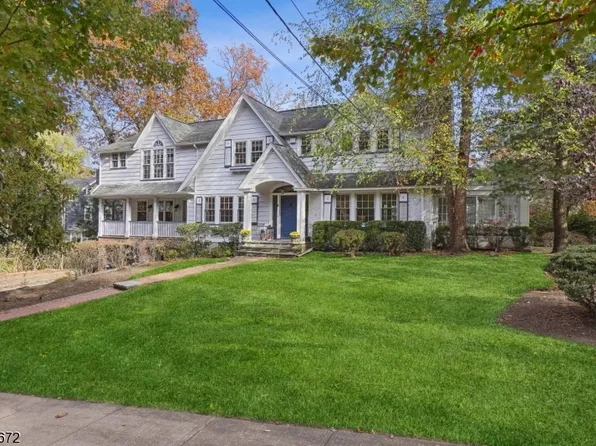 33 Upland Way, Verona Twp., NJ 07044