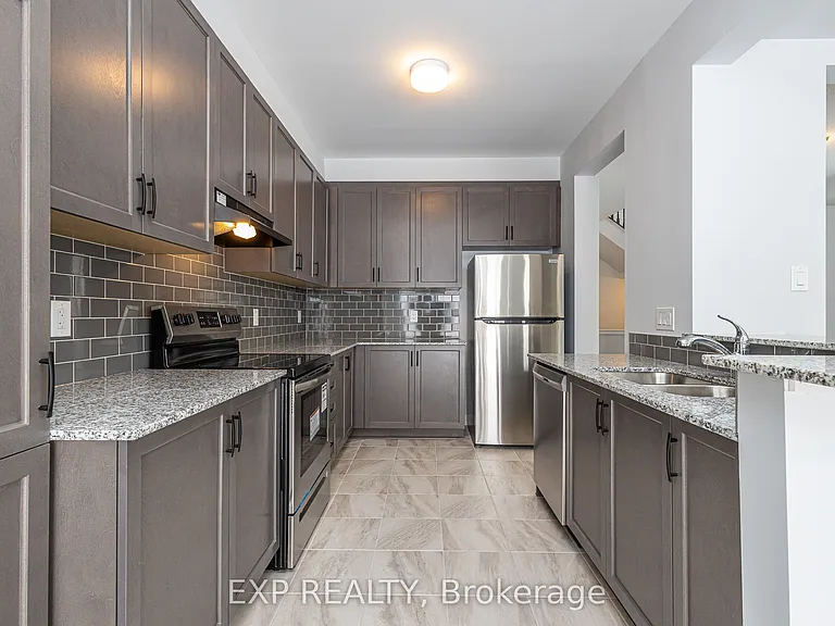 218 Ormiston Cres — Photo 11