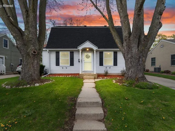 608 Pennsylvania AVENUE, West Bend, WI 53095