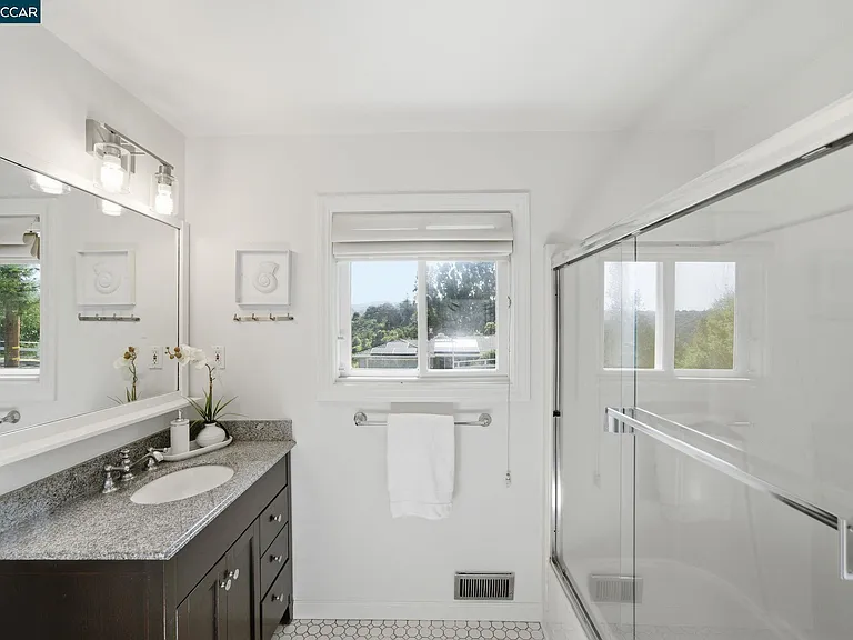 102 Hillcrest Dr — Photo 26