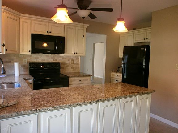 4th image of 51 Normanton Ave