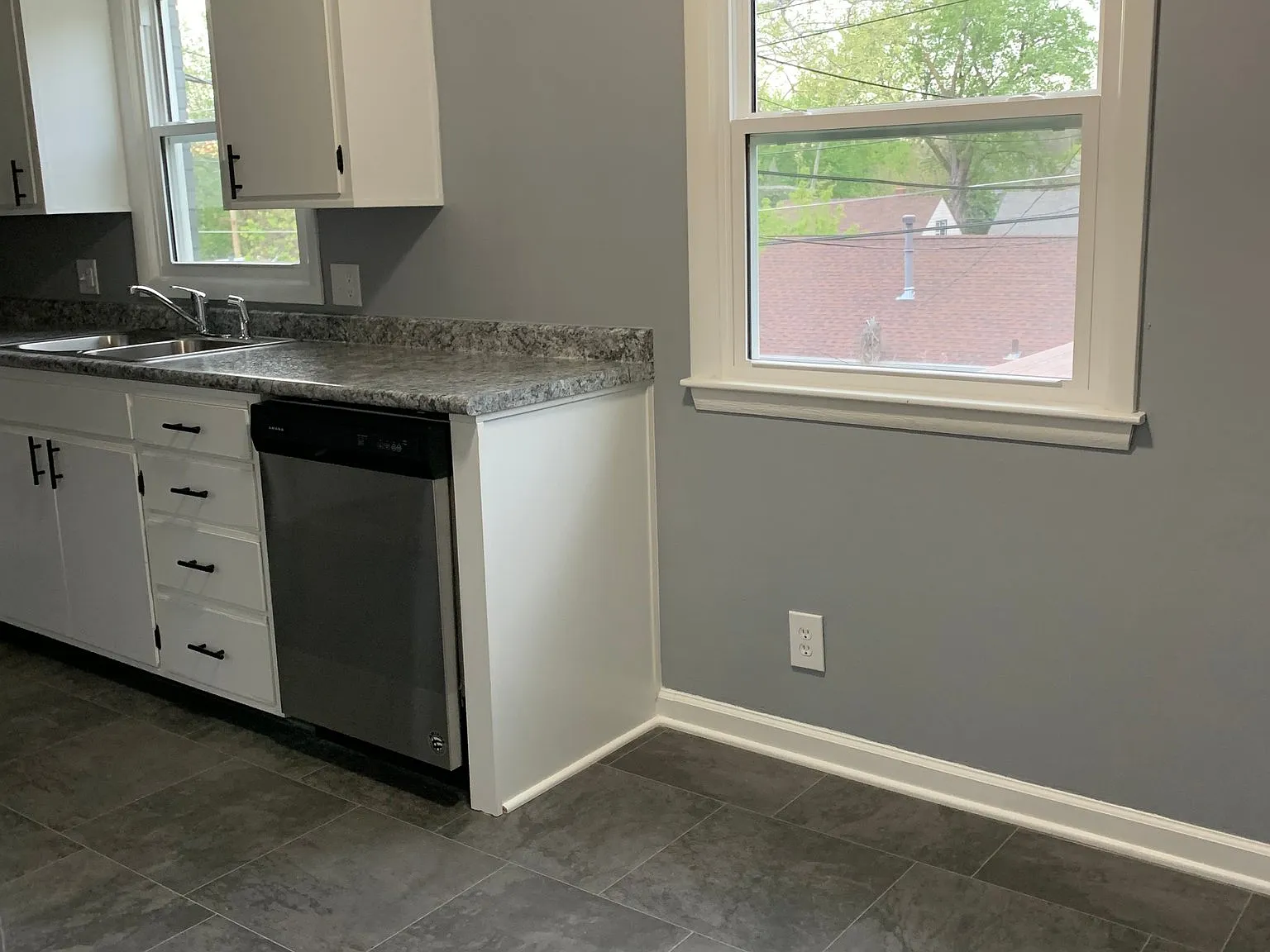 Modern 2 Bed, 1 Bath Apartment in Omaha | Available Now!| $1,150/mo — Photo 4