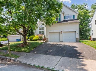 8 Sutton Ct, Bridgewater, NJ 08807