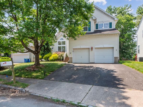 8 Sutton Ct