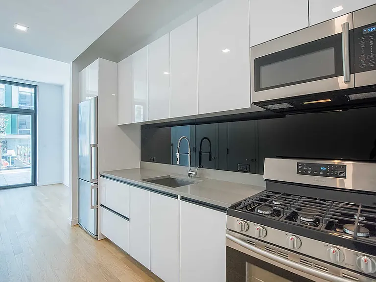 239 N 9th St #E201 — Photo 9