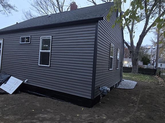 3rd image of 3526 Leith St