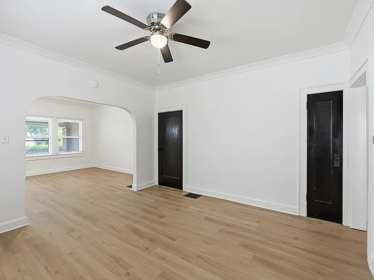 833 N Riley Ave — Photo 7
