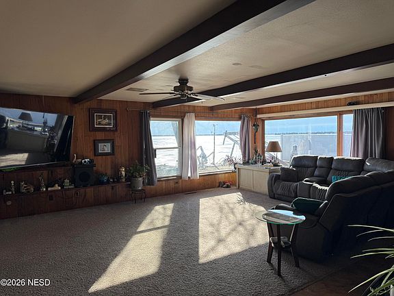 5th image of 556 N Lake Dr