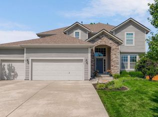 5204 W Meadow View Dr, Shawnee, KS 66226