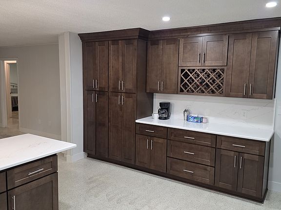 5th image of 307 NW 91st St