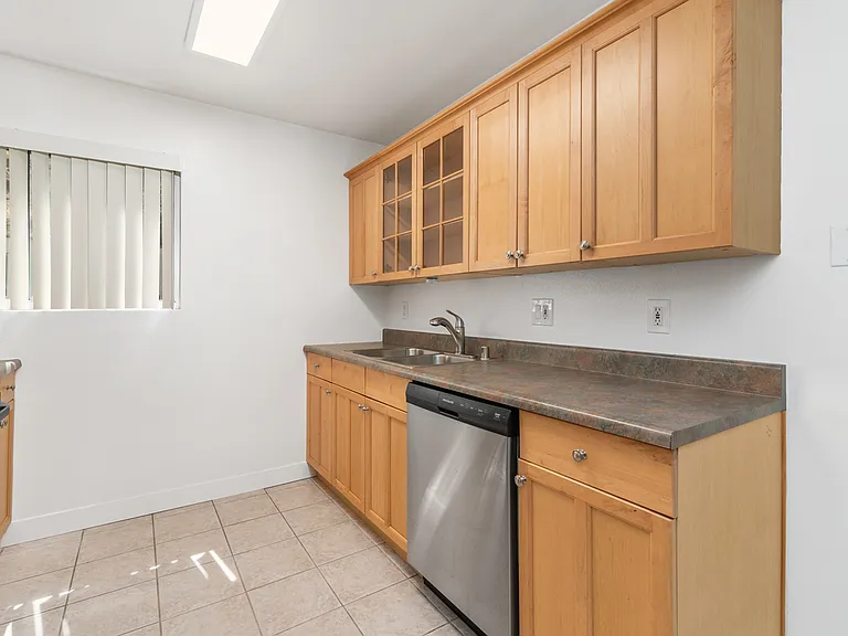 2850 Reynard Way #21 — Photo 12