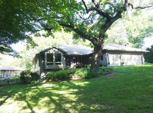 2516 Upland Dr, Burlington, WI 53105