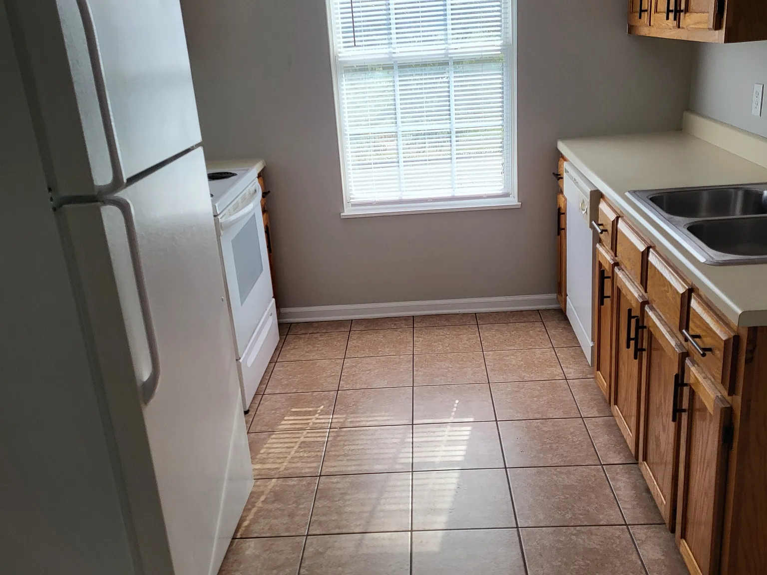324 Kristin Drive - 4 — Photo 2