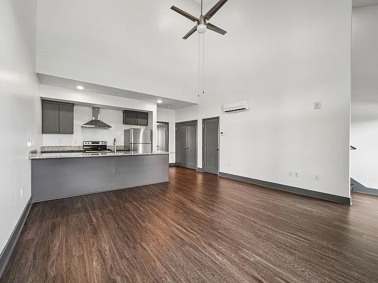 St. Thomas Flats — Photo 27