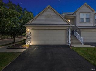 26623 Kirkway Cir, Woodhaven, MI 48183