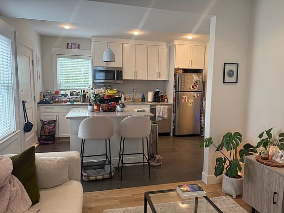 5th image of 208-210 Banks St #2A