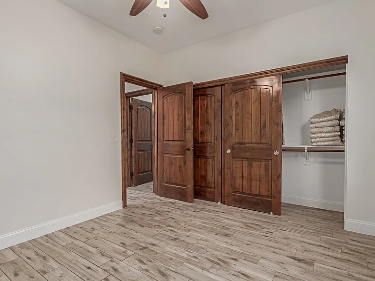 563 E Krista Way — Photo 20