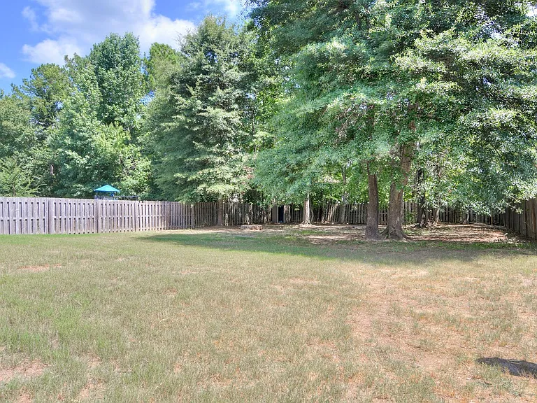 511 Sebastian Dr — Photo 8