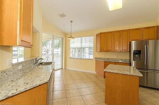 Large Eat in kitchen