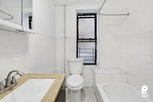 Rented by REZI | media 10