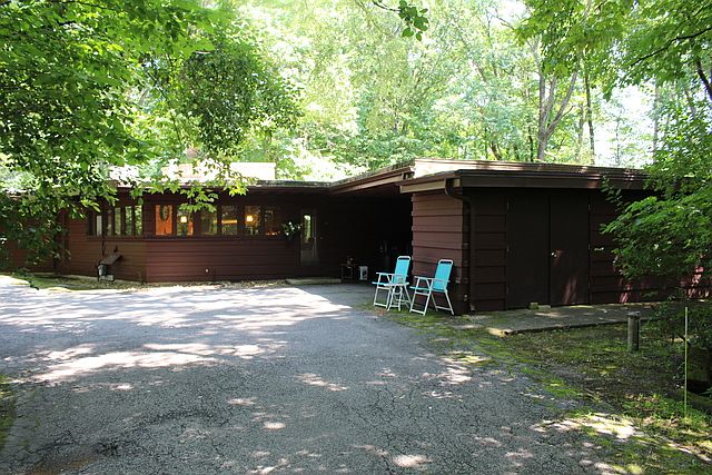 1st image of 565 Sherry Ln