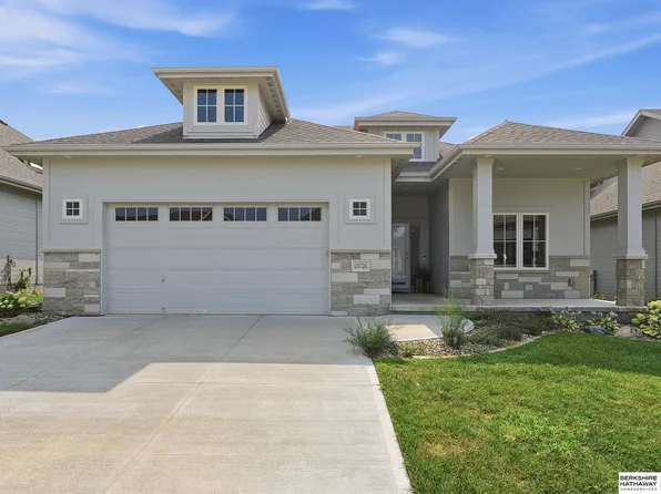 10726 S 127th Plz, Gretna, NE 68138