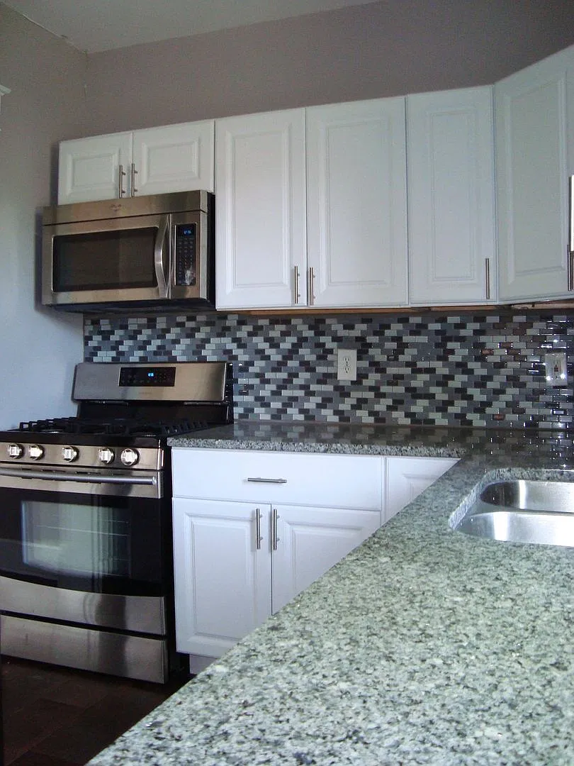 6 bed, 2.0 bath, 1853 sqft, $4,995 — Photo 4