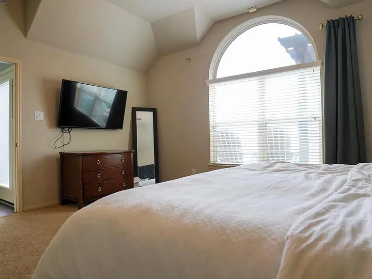2109 Mooncrest Dr — Photo 18