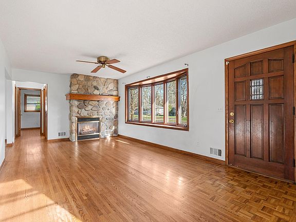 5th image of 3701 Violet Ave N