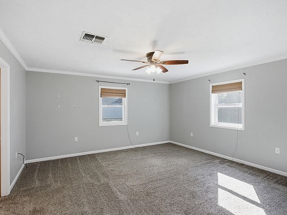3rd image of 3907 Jande St