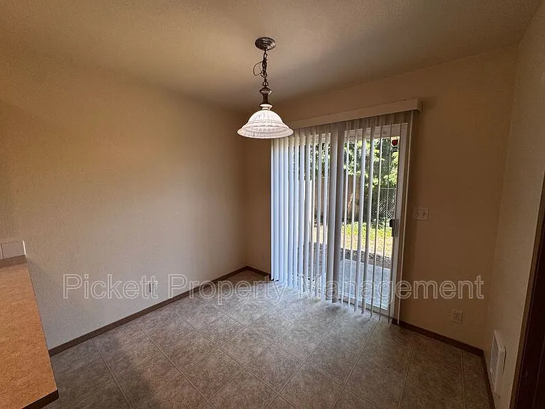 680 Northpark Ln — Photo 8