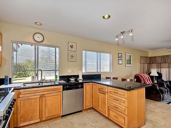 4th image of 819 Chamise Ct