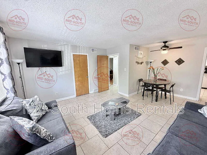 2 bed, 1.5 bath, $800 — Photo 3