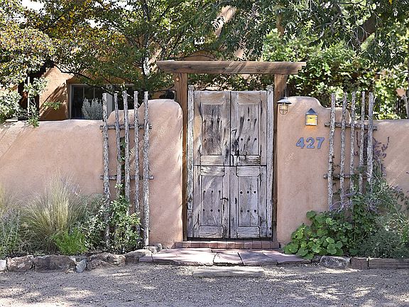 2nd image of 427 San Antonio St