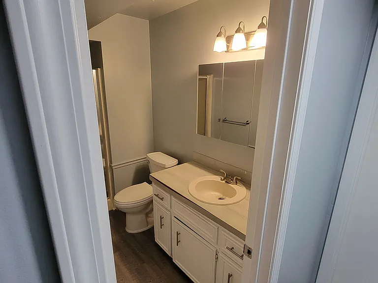 2128 Breton Rd SE — Photo 2