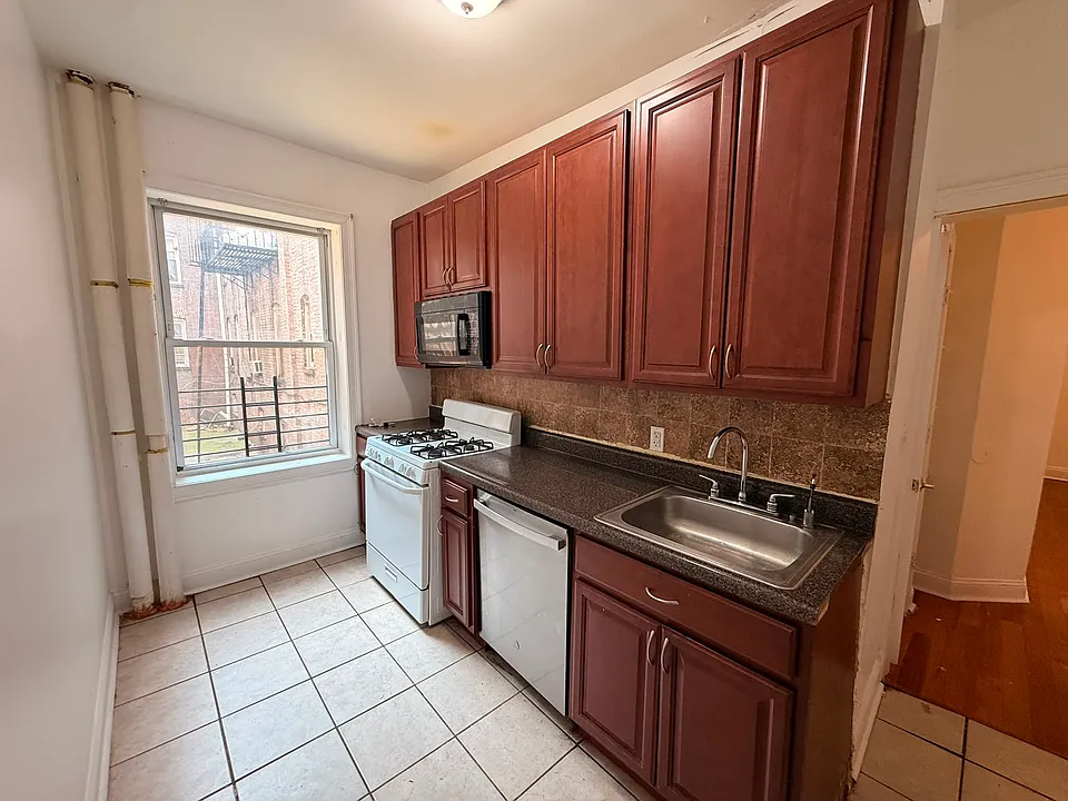 154 Belmont Ave #14E