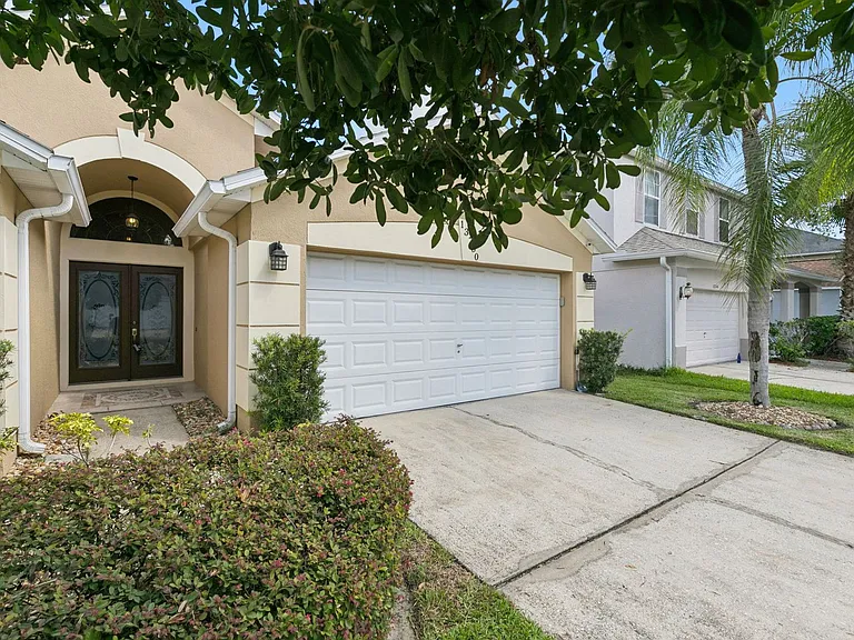 13750 Huntwick Dr — Photo 3