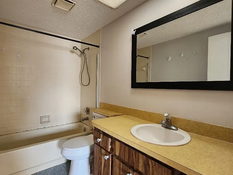1425 Hathaway Ave — Photo 16