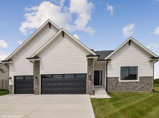 710 NE Badger Ln, Waukee, IA 50263