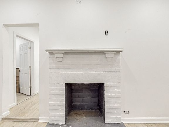 5th image of 321 Amherst St