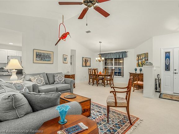 3rd image of 21 Acacia Ct N